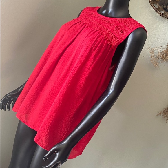 Cato Red Sleeveless Blouse with Lace Detail - Picture 5 of 12